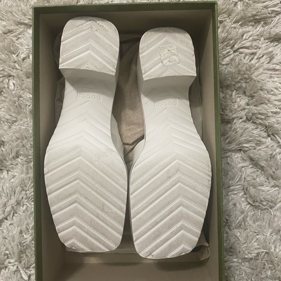 GUCCI WOMEN'S RUBBER SLIDE SANDAL - Picture 5 of 7